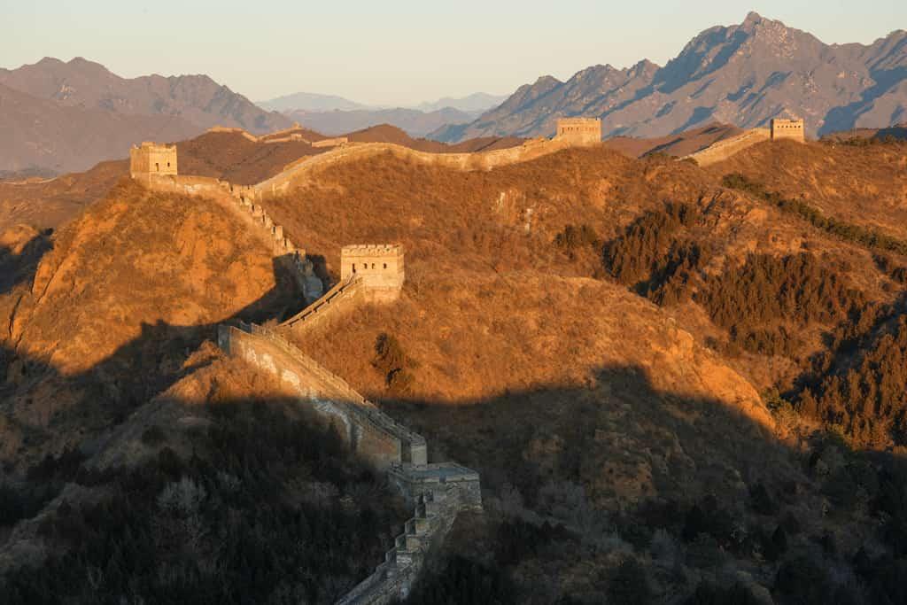 河北滦平的金山岭长城，那景色就像一颗璀璨的明珠，绝得没话说。晨曦如同金色的颜料，