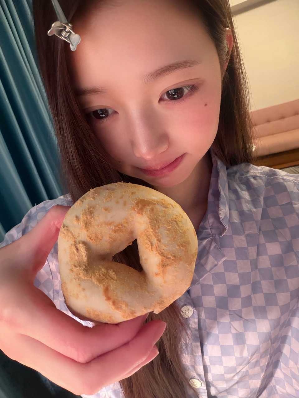 郑妮妮我们有点暧昧惹.. 