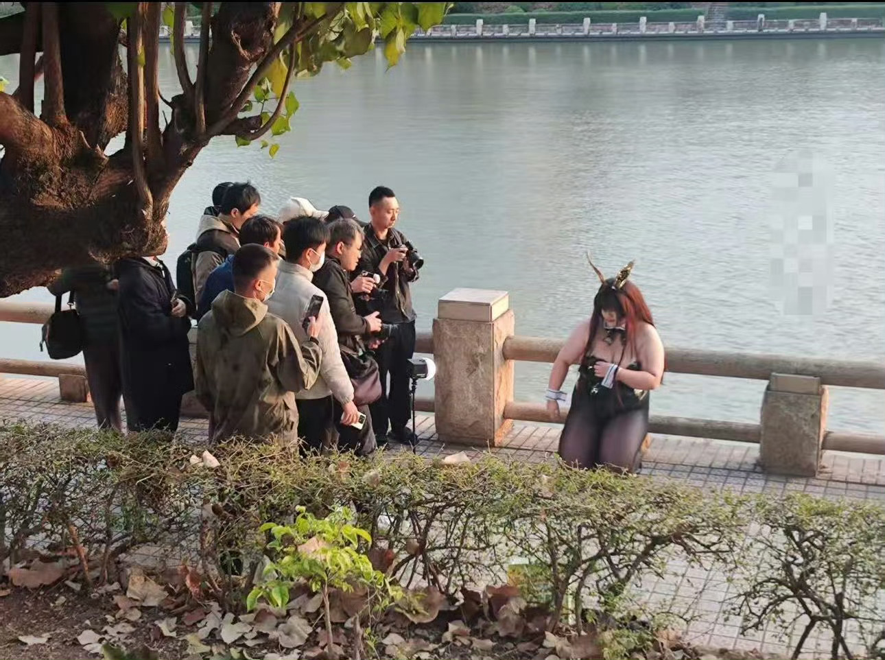 这他喵的是同一个人