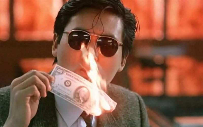 周润发被粉丝揶揄，直指他形象失守，身为一代巨星居然也有不完美的一面。
香港影帝周