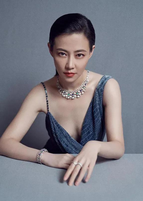 当年，谭卓问文牧野：“我能拍你的电影吗？”文牧野回道：“我这片酬低，有亲密戏，还