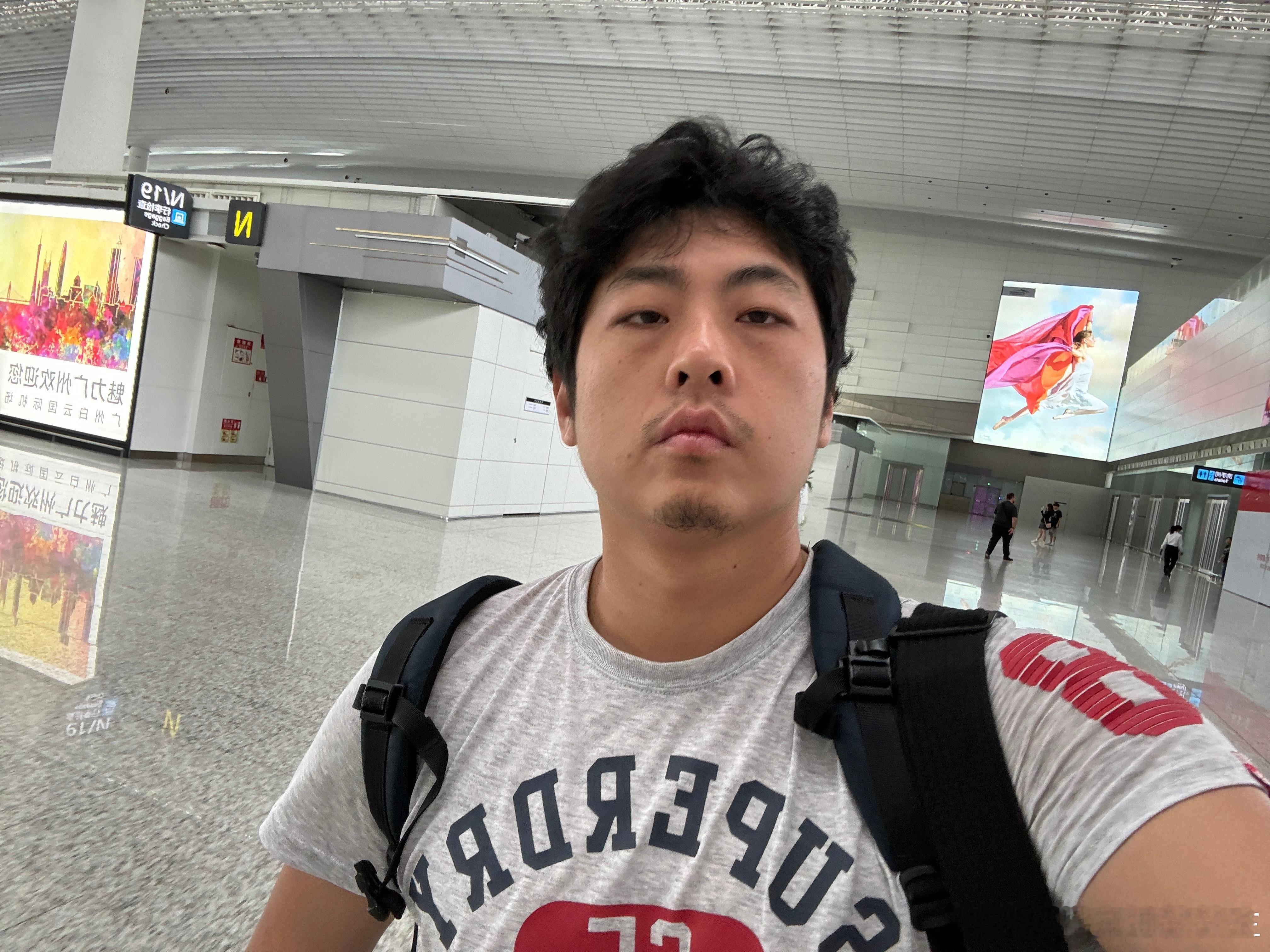 出发韩国~ 起的有点早感觉没睡够呐~  ​​​