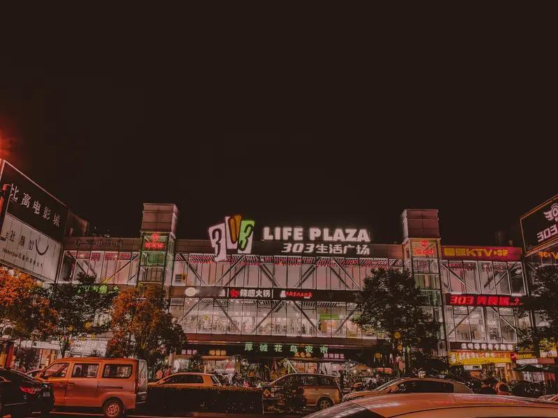 大家都在问生活是什么，其实答案因人而异。有人觉得，生活就是感受着喜怒哀乐去活着，