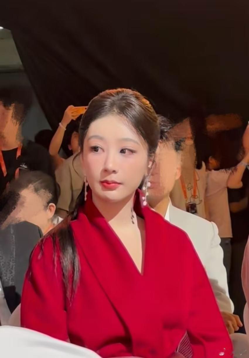 杨紫满眼红血丝杨紫眼睛里都是红血丝！杨紫眼睛里都是红血丝 ​​​