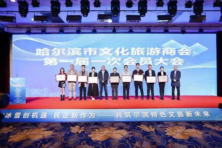 哈尔滨文旅突然放出硬气表态：“没邀请，不接待！” 这话一出，直接把“别来蹭流量”