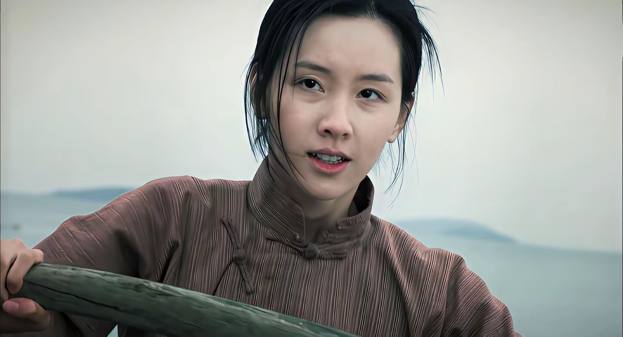 陈都灵的眼睛亮的如星火，塑造力强得可怕。 