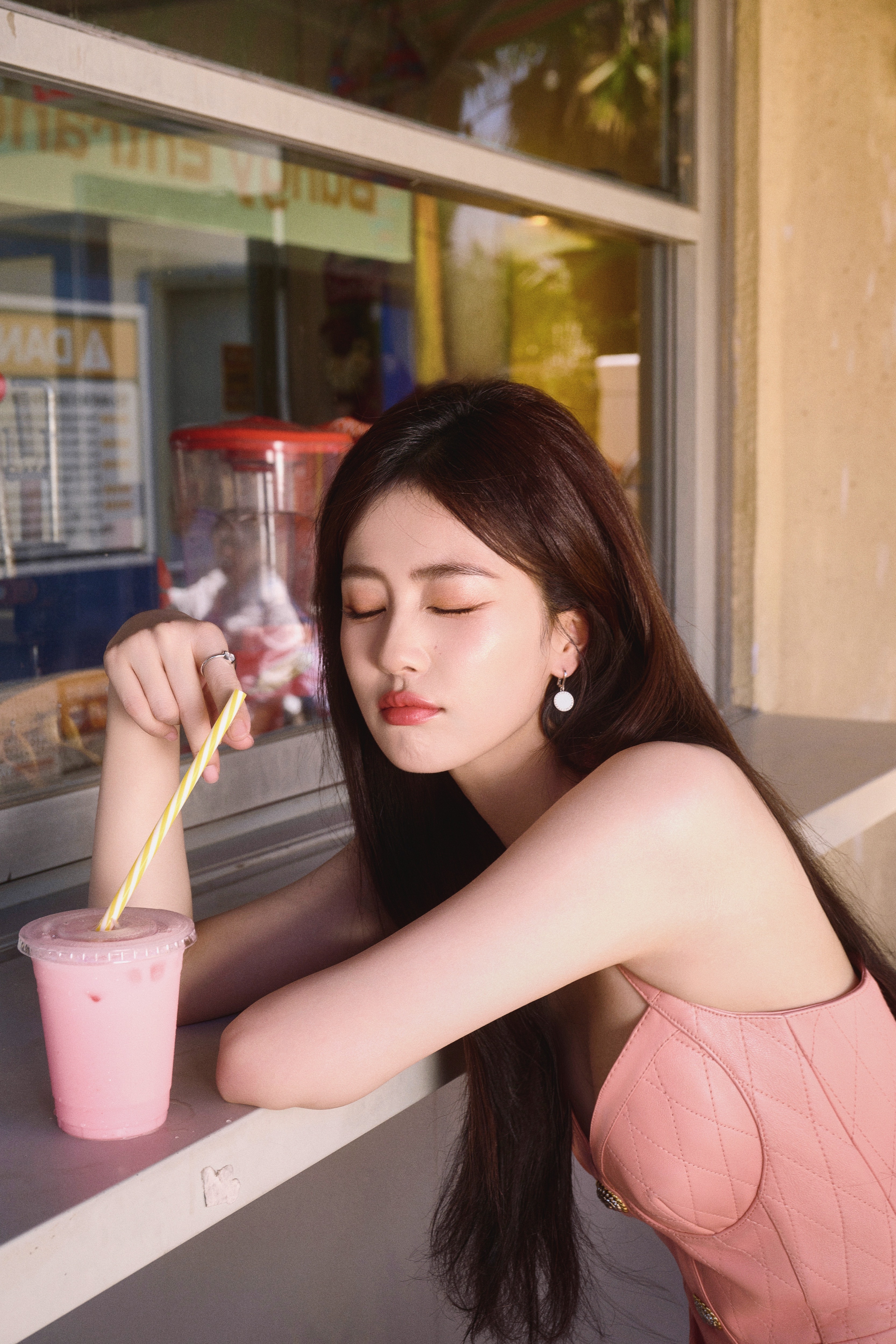 白鹿金冠品牌代言一周年，超爱这场粉嫩水蜜桃🍑 ​​​