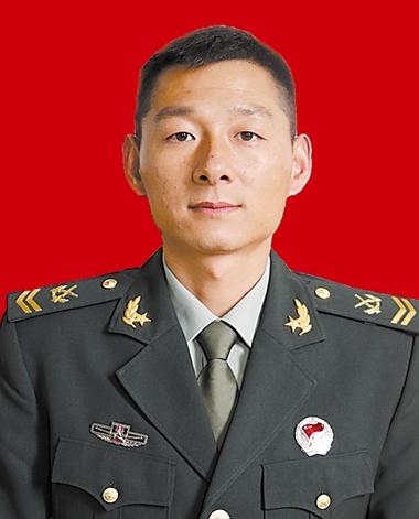 2010年，驻金华某部士官陆磊的未婚妻来部队探亲，2人外出时，被一辆醉驾农用车撞
