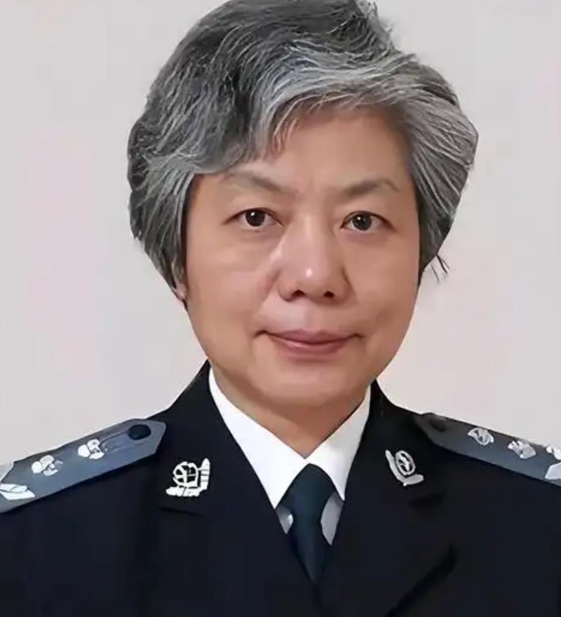 “不能判刑，那就高额罚款！”中国人民公安大学李玫瑾教授建议，凡是扶了老人被要求天
