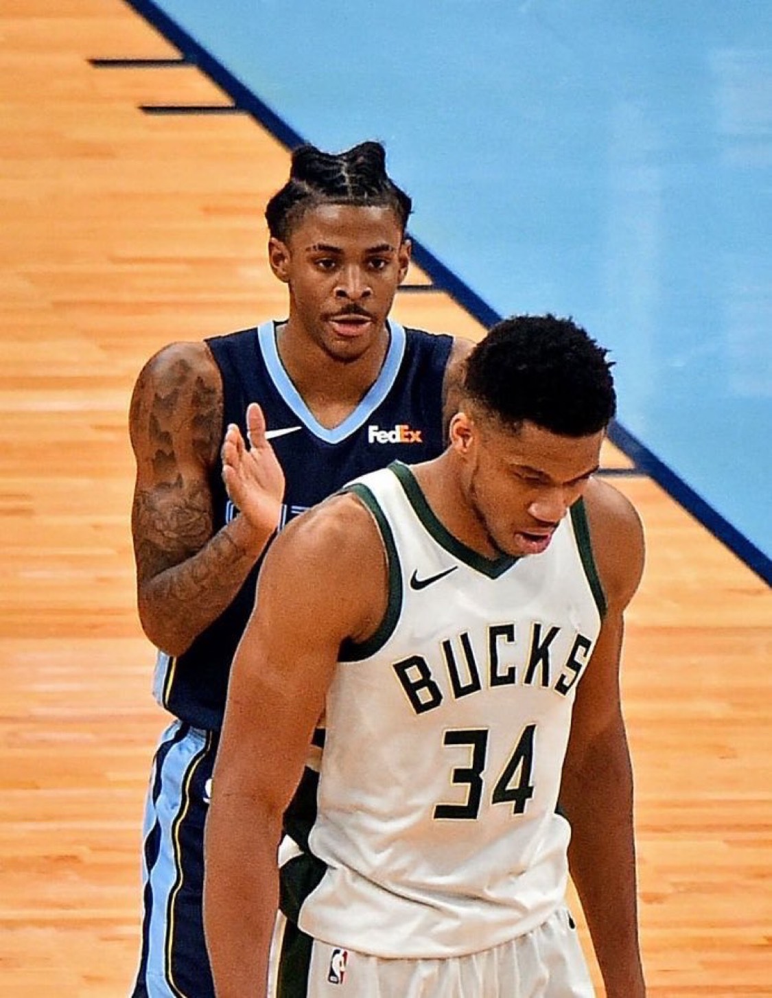 热火队正试图在不放弃巴姆·阿德巴约和诺曼·鲍威尔的情况下，同时得到字母哥和莫兰特