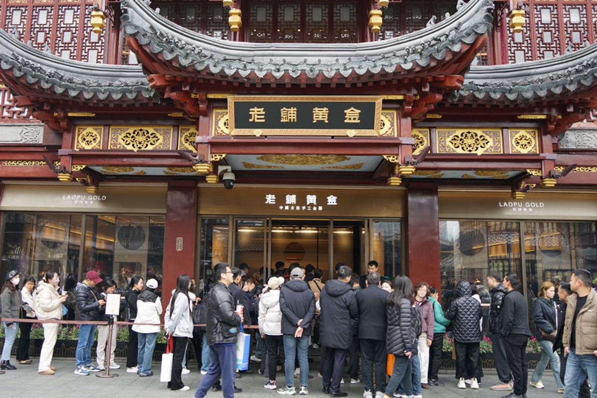 金价这么高，黄金首饰按理说应该越来越难卖，可老铺黄金上半年销售额达到227.79