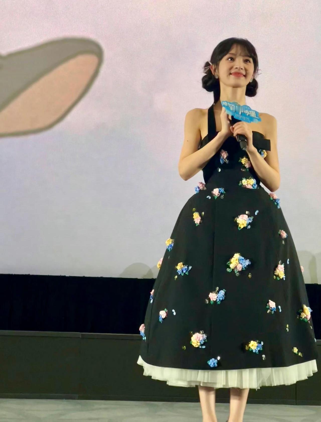 田曦薇 这有70斤嘛？！ ​​​