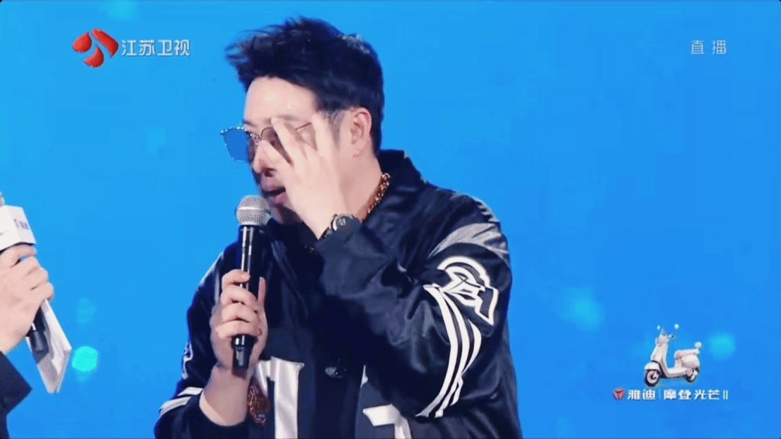 原来潘玮柏才是真的不舒服 面部状态的反差尽显身体不适，即便受病痛困扰，依旧稳稳完