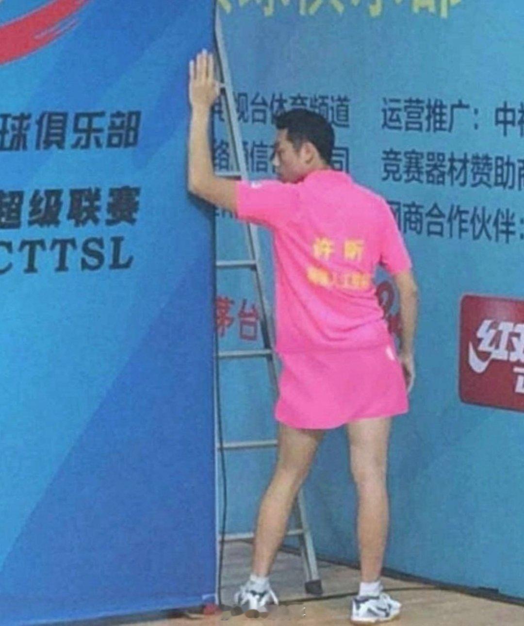 对不起许昕，每次看到这张照片都想笑！ 