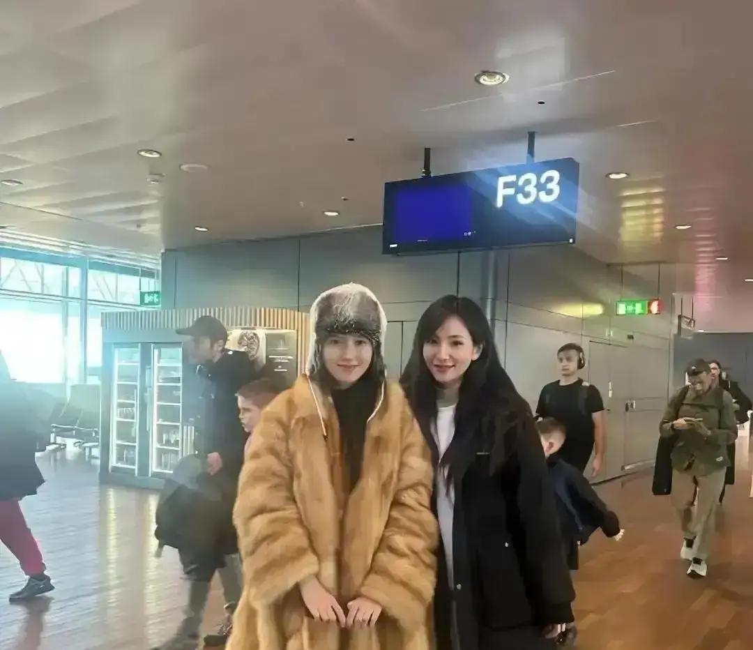 金莎貂衣被扒：真环保还是假双标？
 
她穿件紫貂出门，弹幕齐喊炫富。工作室甩出发