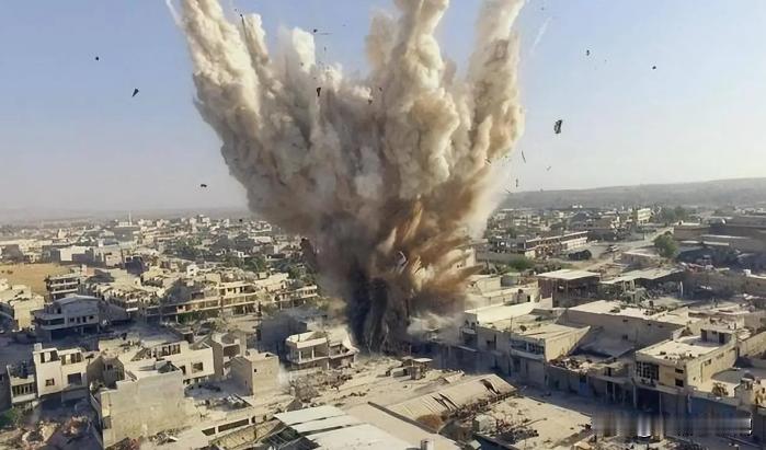 情况失控！榛树导弹击中利沃夫仅数小时，英法德三国领导人火速连线，捷克外长车厢里刚