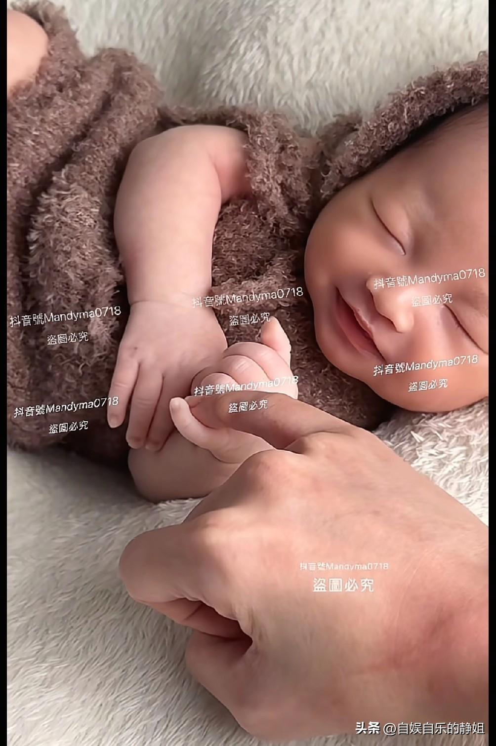 马筱梅抖音晒儿子帅照，被网友评论说她儿子和汪小菲和大S的大儿子汪希箖长得像。
