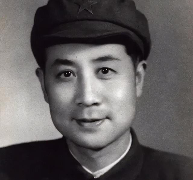 “军统局内竟然有地下党！”当军统局头目戴笠接到这一消息时，他的怒火腾然而起，然而