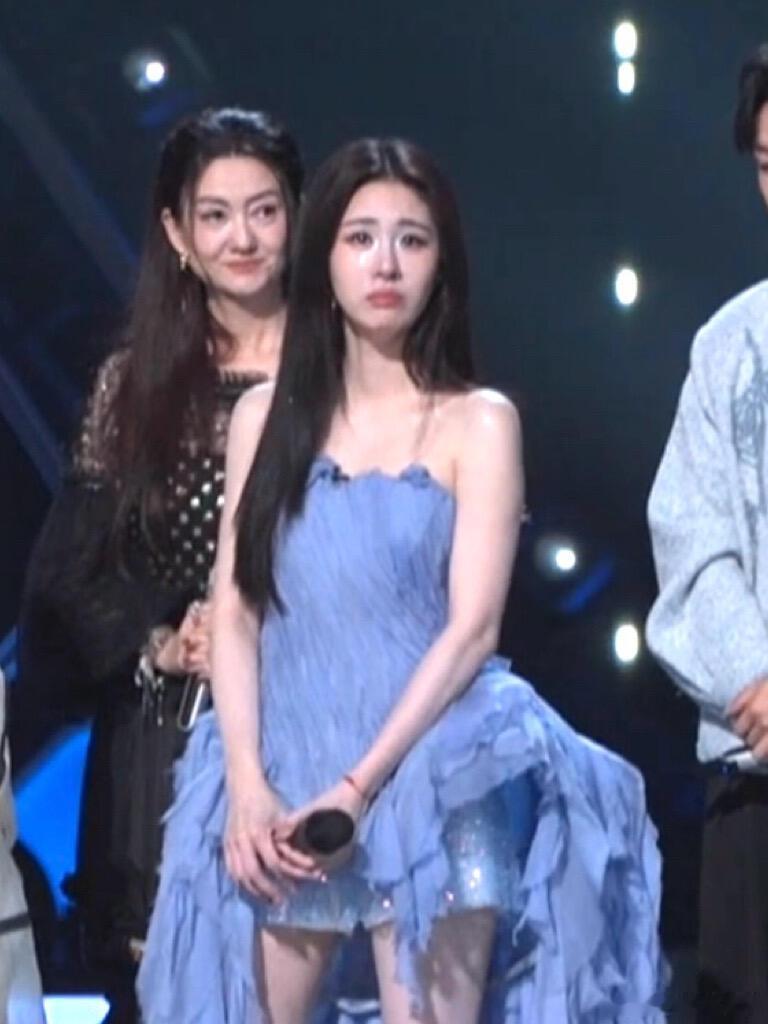 张碧晨哭得好美歌手2026 她的每一次流泪都是对音乐的热爱与执着，张碧晨，你的坚