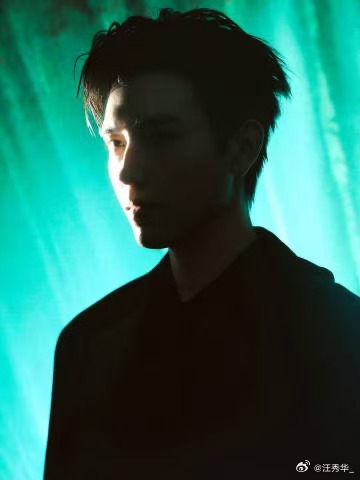 别戒断了陈飞宇又来了 仙侠造型颜值封神不说，新剧里他那个声线也太绝了，清冷中透着