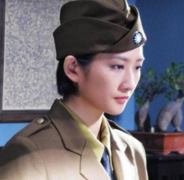 1938年，41岁戴笠借口加班，把秘书余淑衡，带到了卧房，戴笠递给她一杯咖啡，余