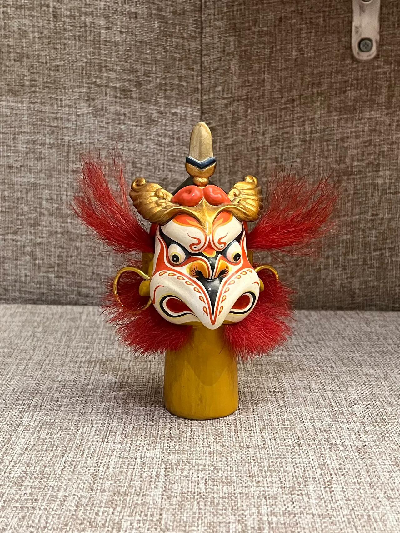 江加走雕刻的木偶头像，技艺精湛，形神兼备，艺术造型独树一帜。其留存的作品被世界各