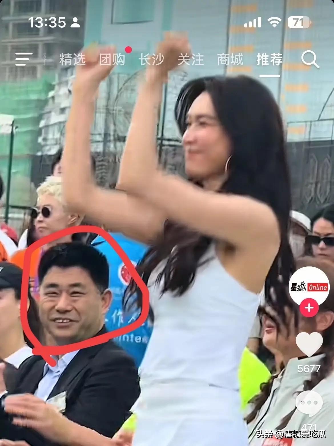 优雅永不过时
我能接受林志玲51岁了
也能接受林志玲生孩子了
但是我真的接受不了