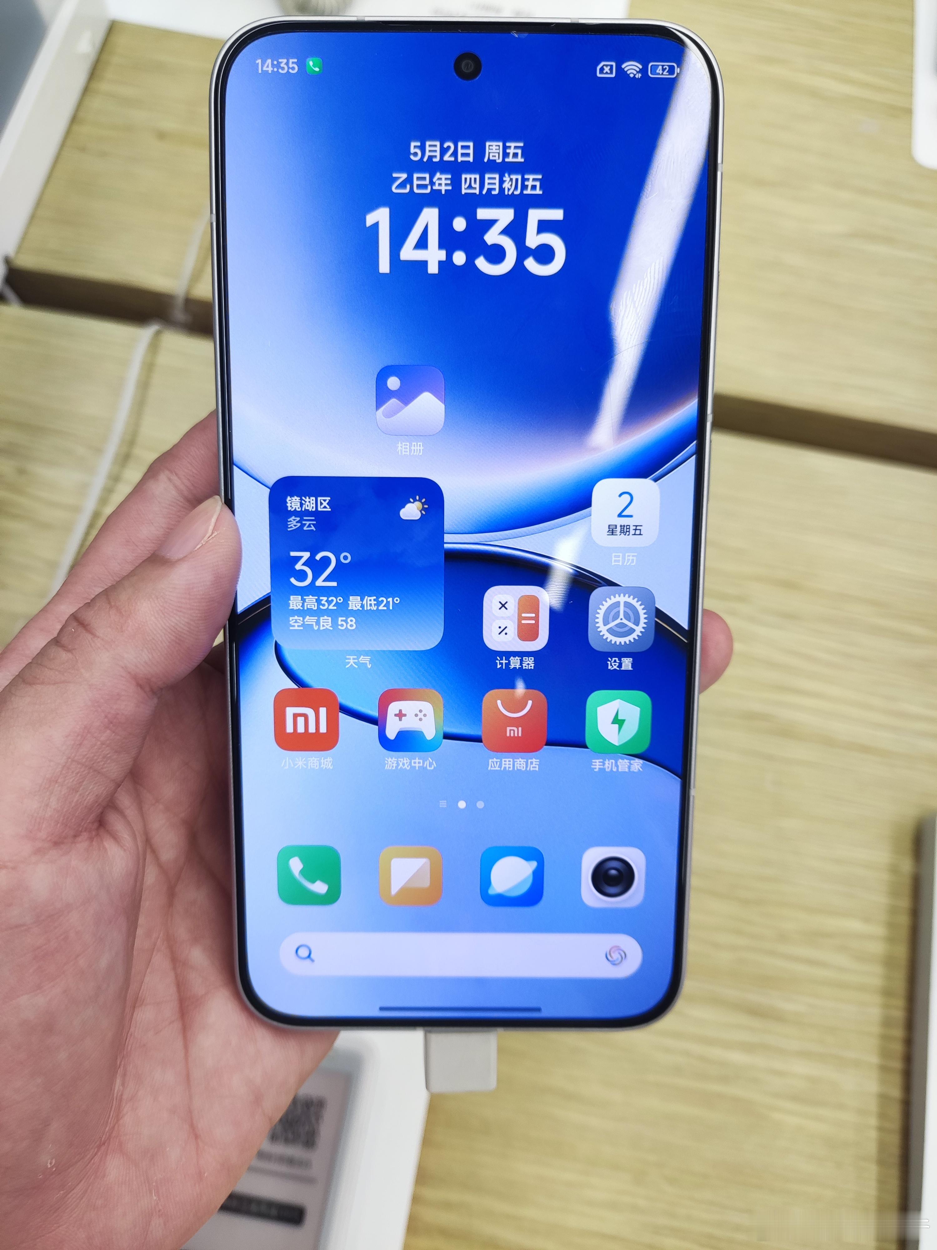 数码闲聊站[超话] 小米之家体验红米Turbo 4 Pro!手感确实不错，这R角