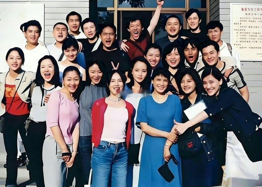 当年这个班出了好多顶流明星啊，可惜下场好的没几个…… 