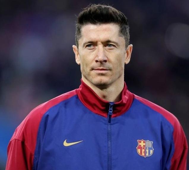 拜仁、巴萨名宿离米兰越来越近！
最近莱万加盟米兰的事情又被红鸟管理层摆到了桌面上