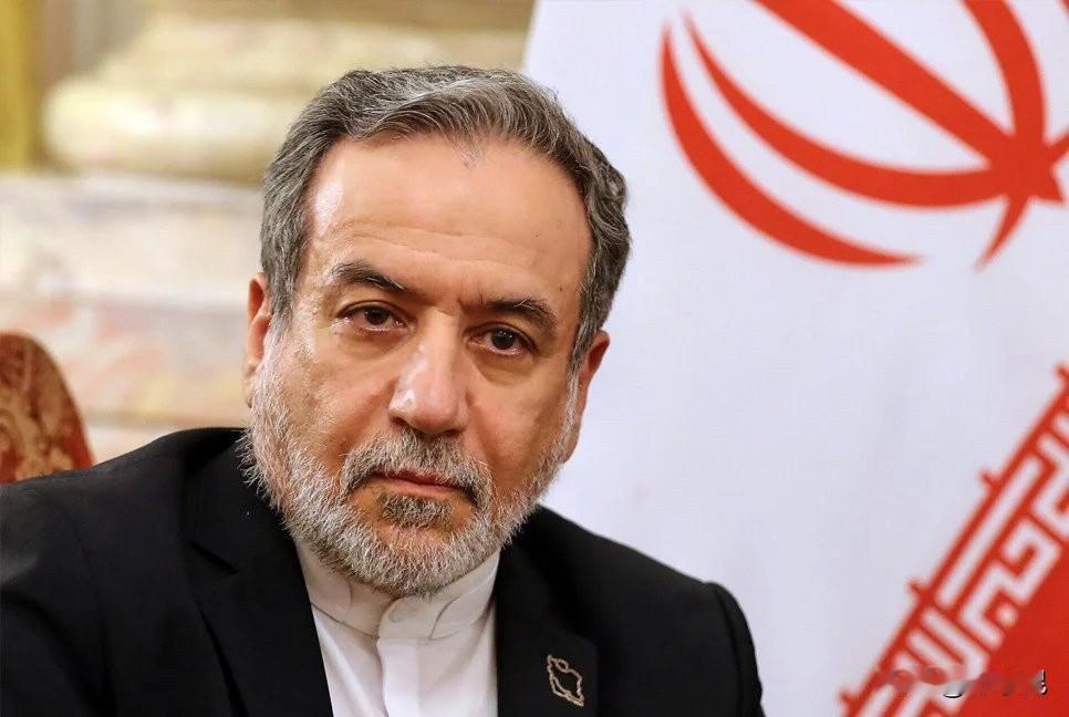 突发新闻：伊朗强硬派及官方媒体对伊朗外长阿拉格齐大为不满，原因是他未事先与伊朗革