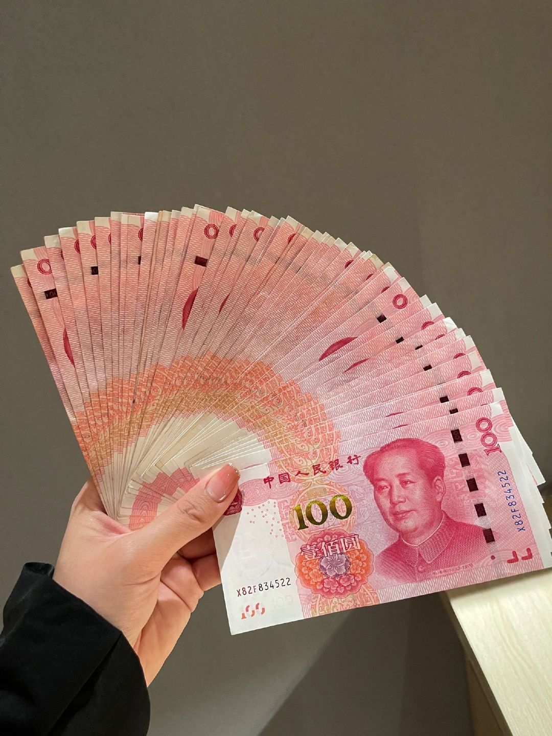 遇事了要自己扛 没钱了要自己赚 像女汉子一样的活着   独立又担当 世界上最棒的
