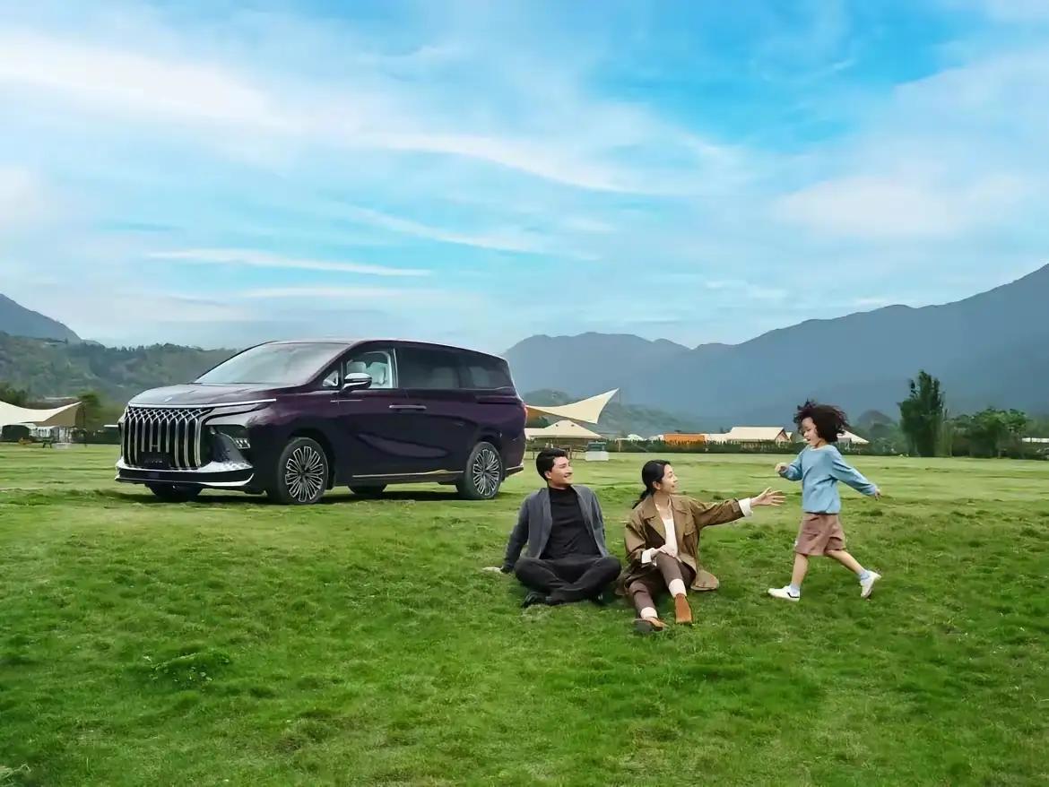 别再让“高价”挡住全家的舒适出行，星海V9这台“移动小家”，才是普通家庭的真香之