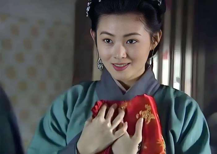 王思懿：“最美潘金莲”通透生活态度获赞
55岁的王思懿因一组发布会照片冲上热搜。