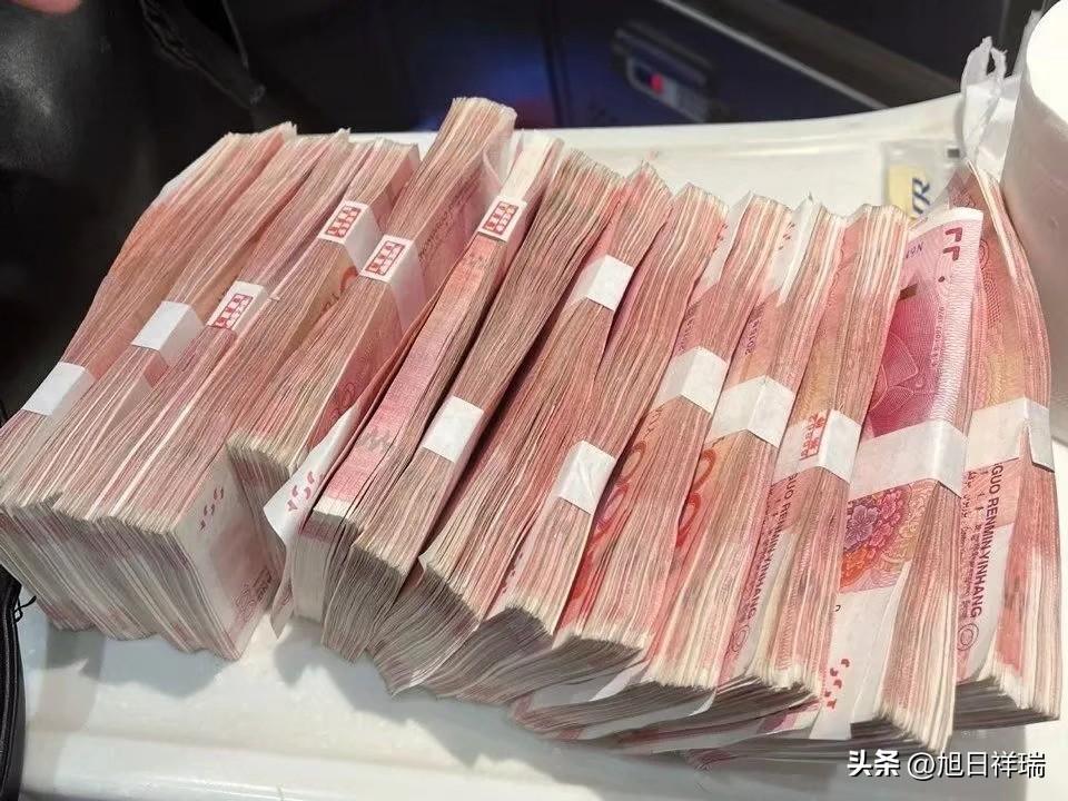 七旬老父独居中145万欲全给女儿，女儿坚持婉拒：钱存应急，您健康就是最好“奖金”
