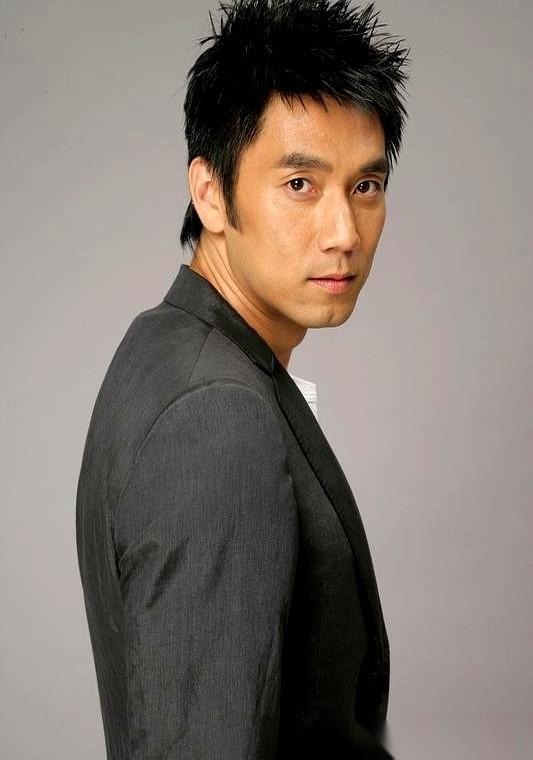 《中国唱将》四强赛，林依轮亲手干了两件事。
第一件，把刘雅妮夸上天，说她是“流行