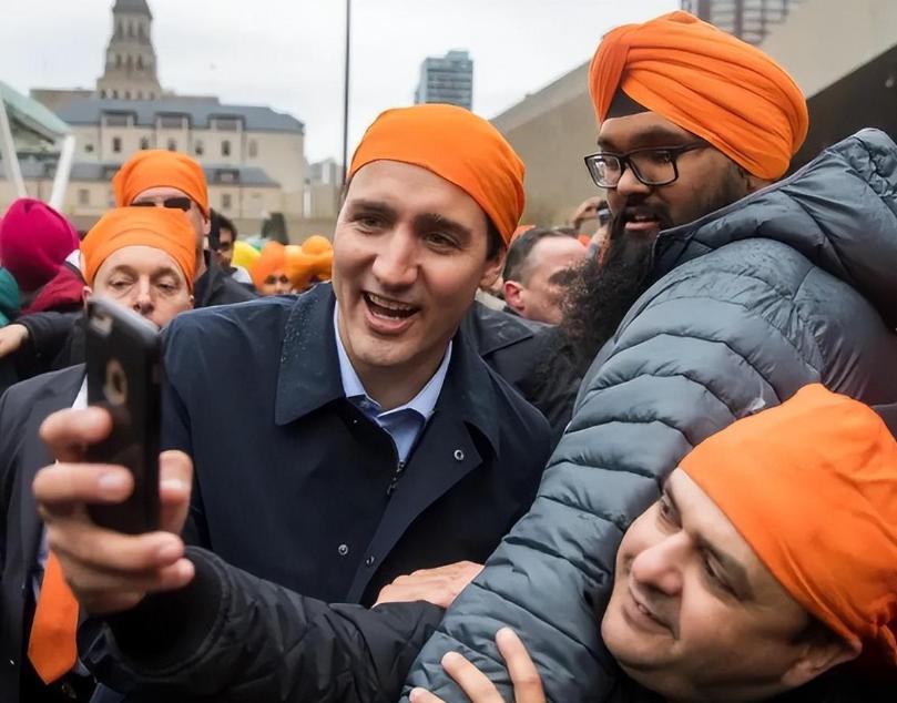 远在加拿大的朋友，有个感受特别明显：咋走到哪儿都能碰上印度老乡呢？感觉他们人数噌