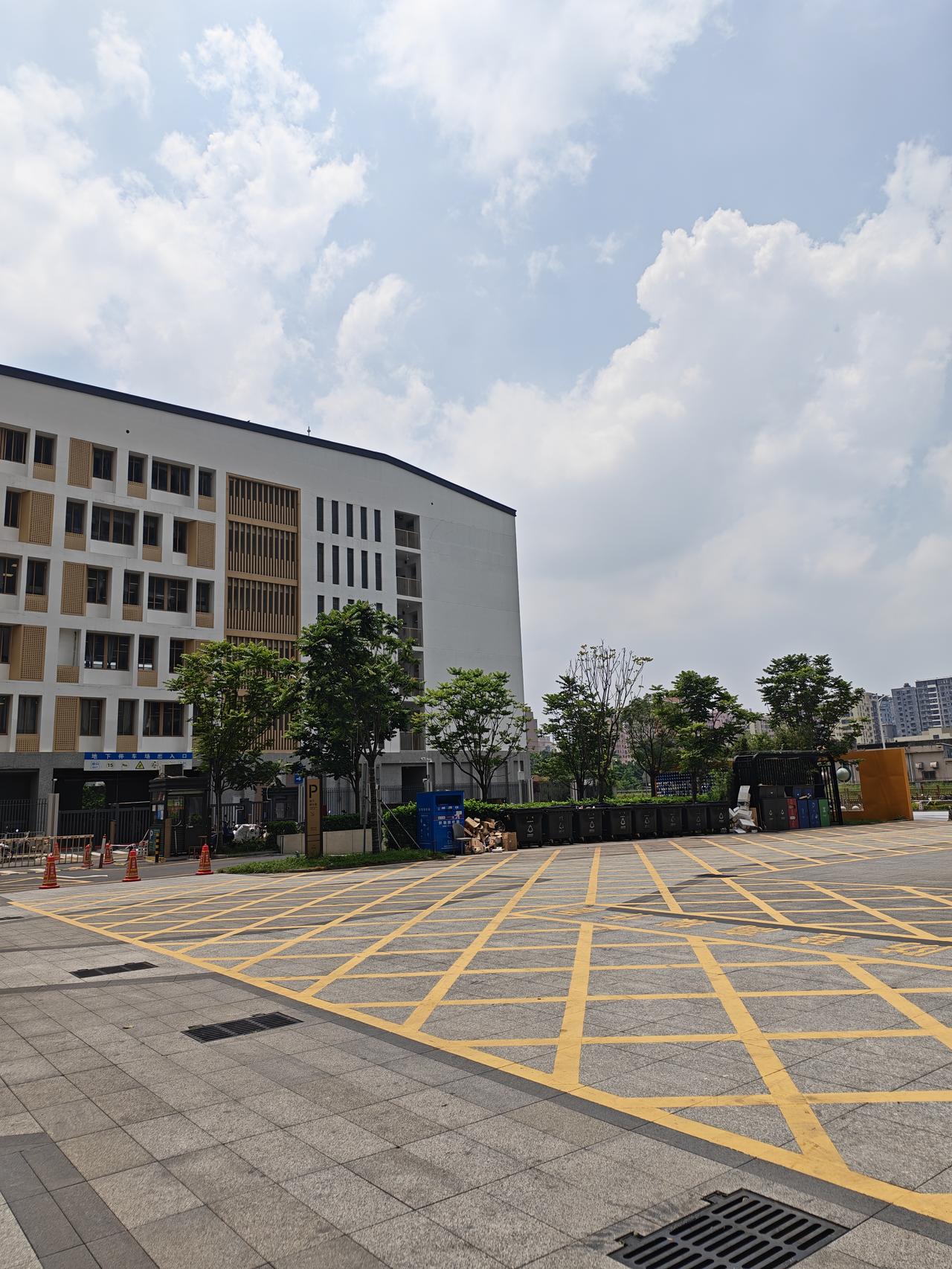 真心话茶局这一回外地人可以放心的在外面打拼，安心工作，陪伴孩子。几年前有个同学在