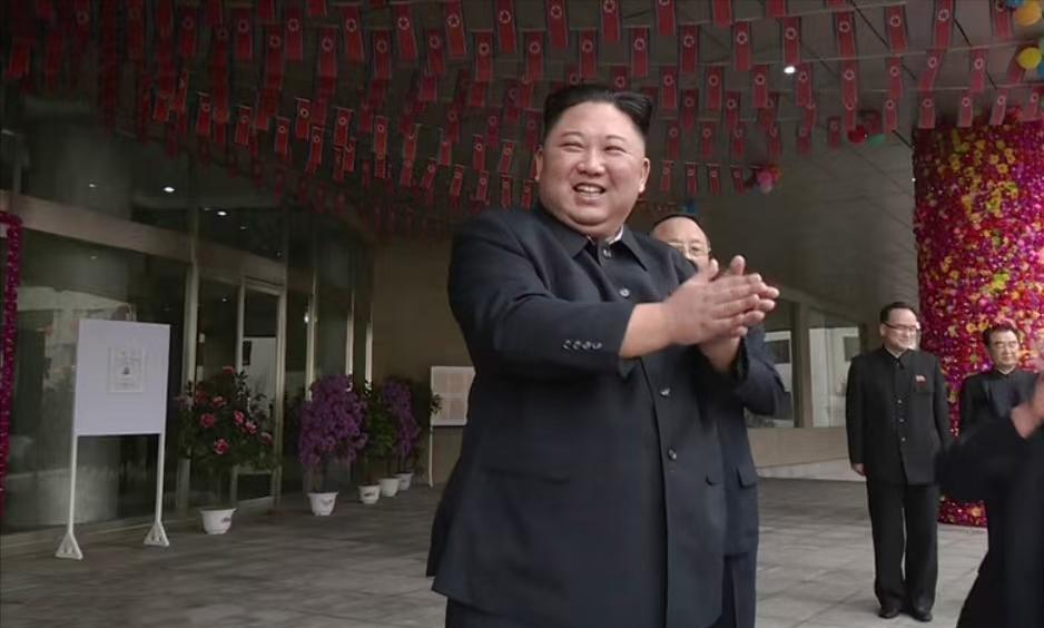 历史性访问！白朝关系升级，3月25日，白俄罗斯总统卢卡申科应金正恩邀请，开启首次