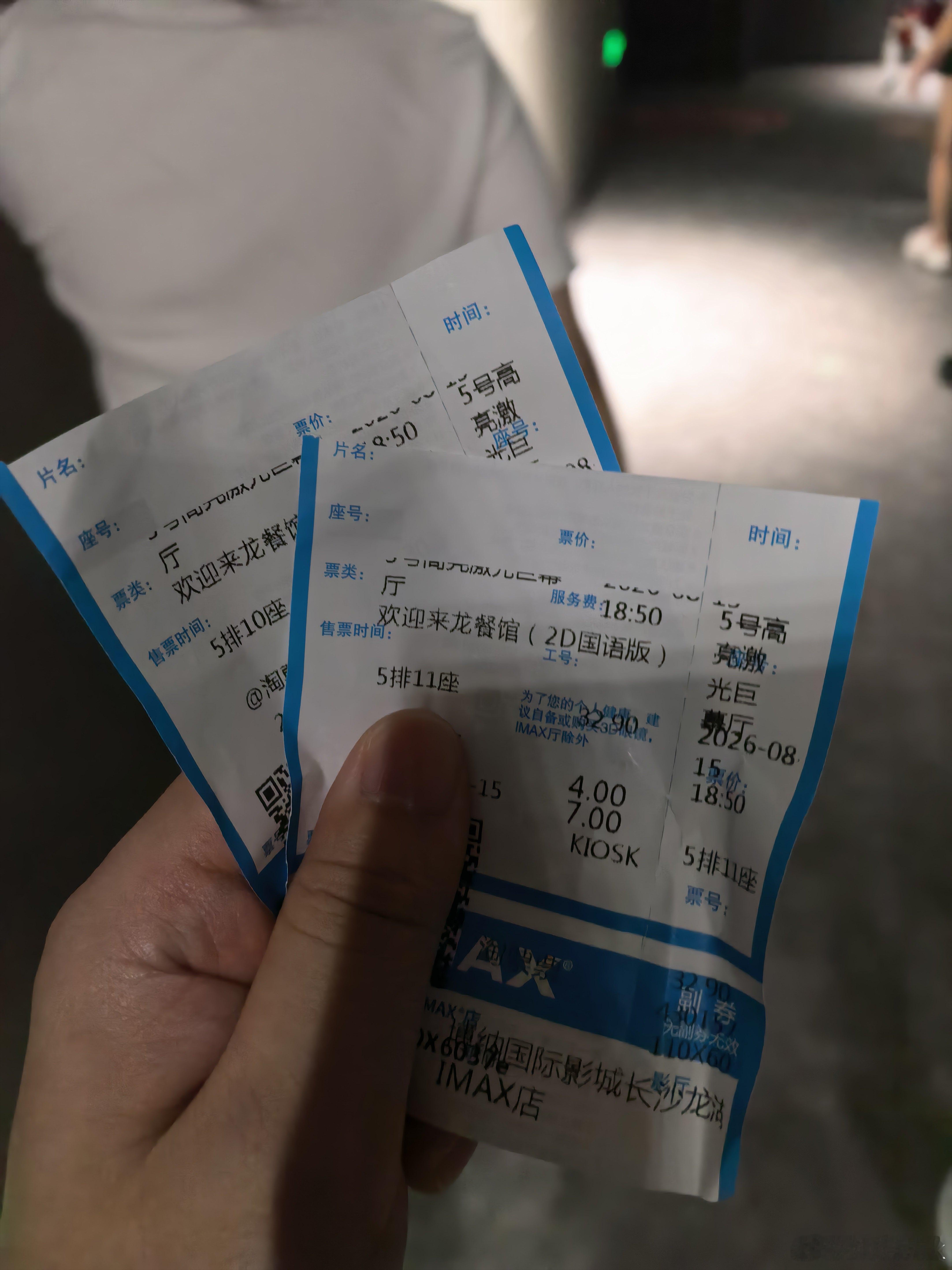 看完了龙餐馆了，我觉得值得给大家做推荐。好好吃饭，希望世界和平。我老婆看完心情很