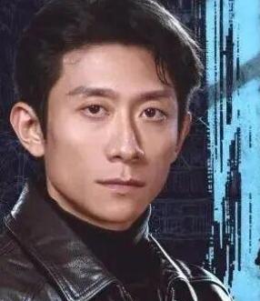 张一山近期为宣传新剧 《重案六组：消失的警号》 而接受采访。
当时被问到剧中是否
