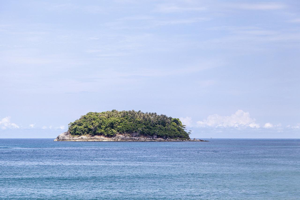 日本军舰刚穿完台湾海峡，不少人以为这不过是例行的自由航行秀，顶多换来北京几句抗议