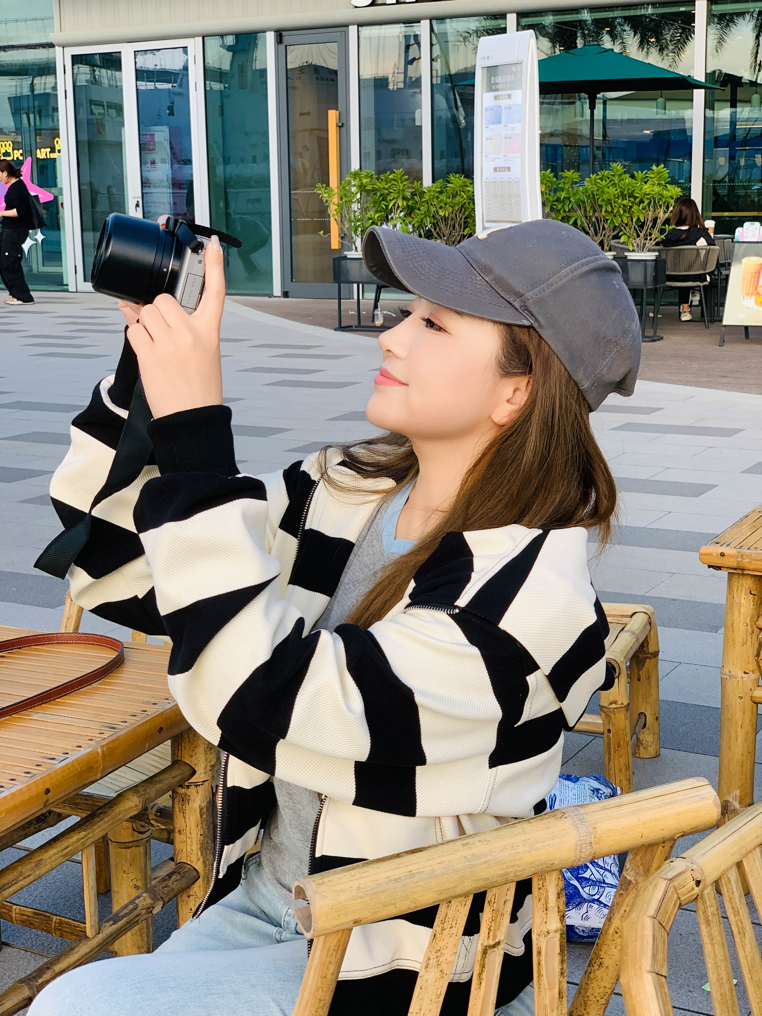 眼睛是一分钟按下三十次的快门当我拿起相机的时候我的嘴里只会说：包出片的所有和我出