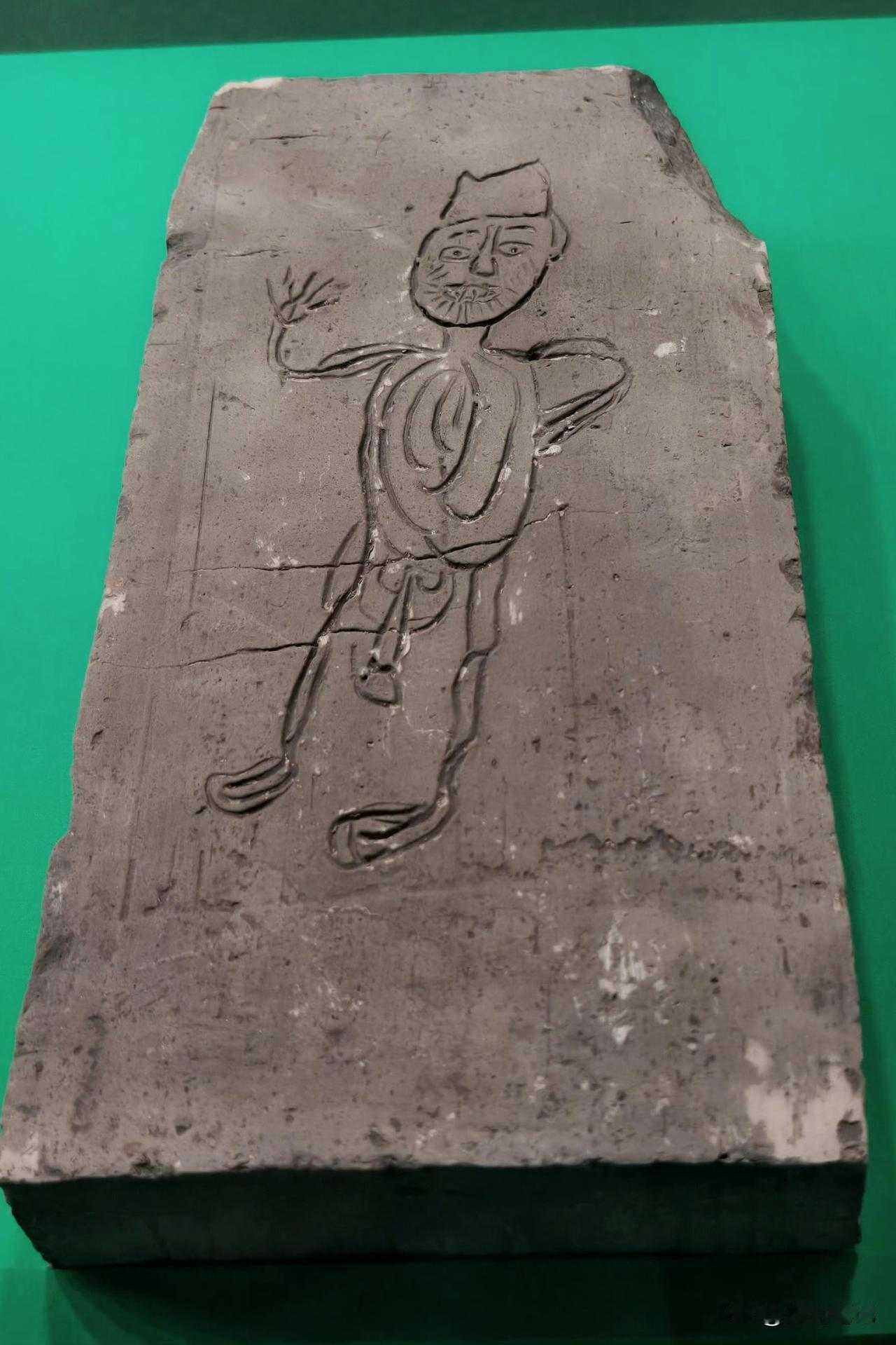 谁能料到，一方古砖上这寥寥几笔的人物画像，竟也是件正经文物。
看来文物未必需要多
