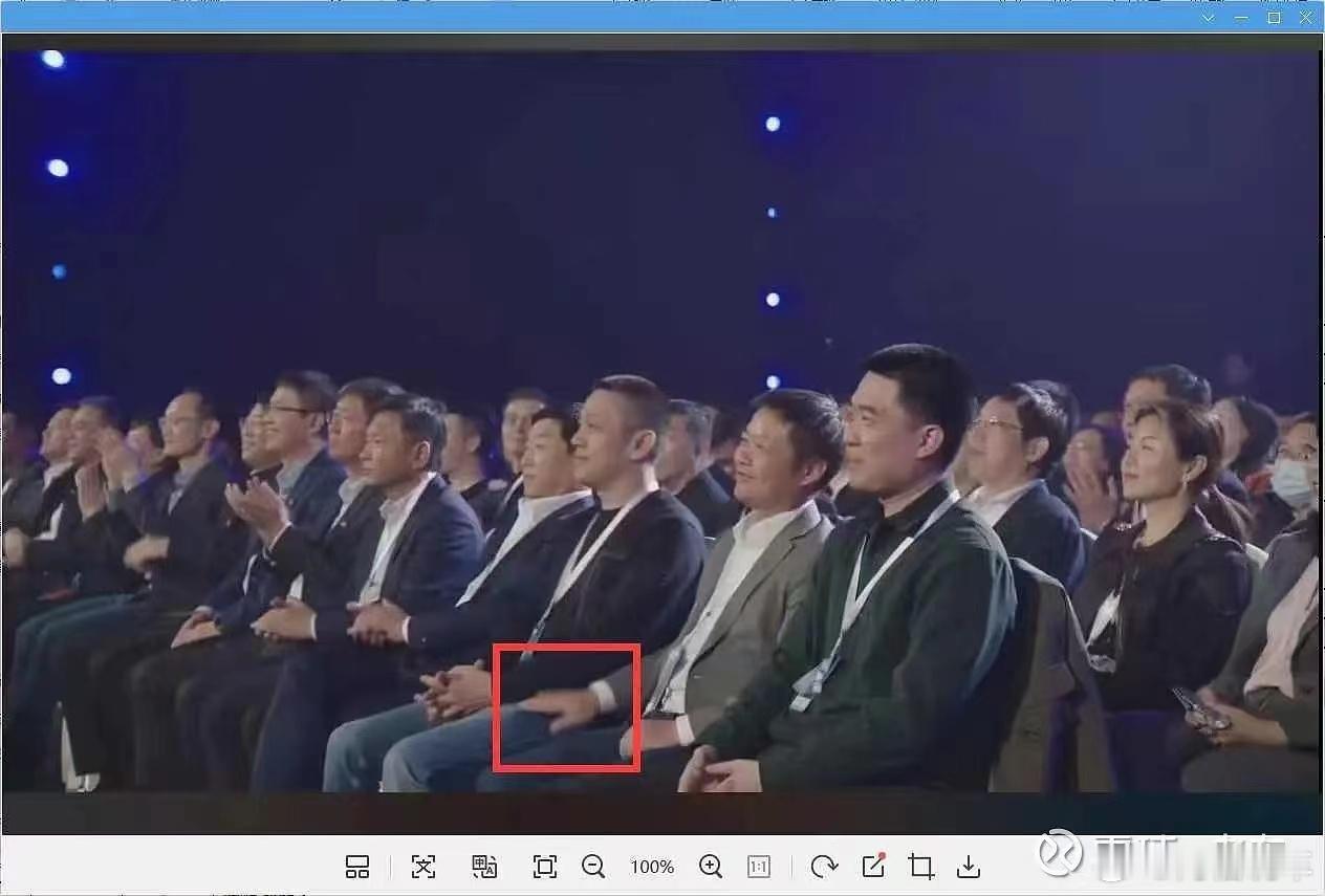 🔶何小鹏手往哪里摸呢？[怒]#汽场全开##新能源大牛说# ​​​