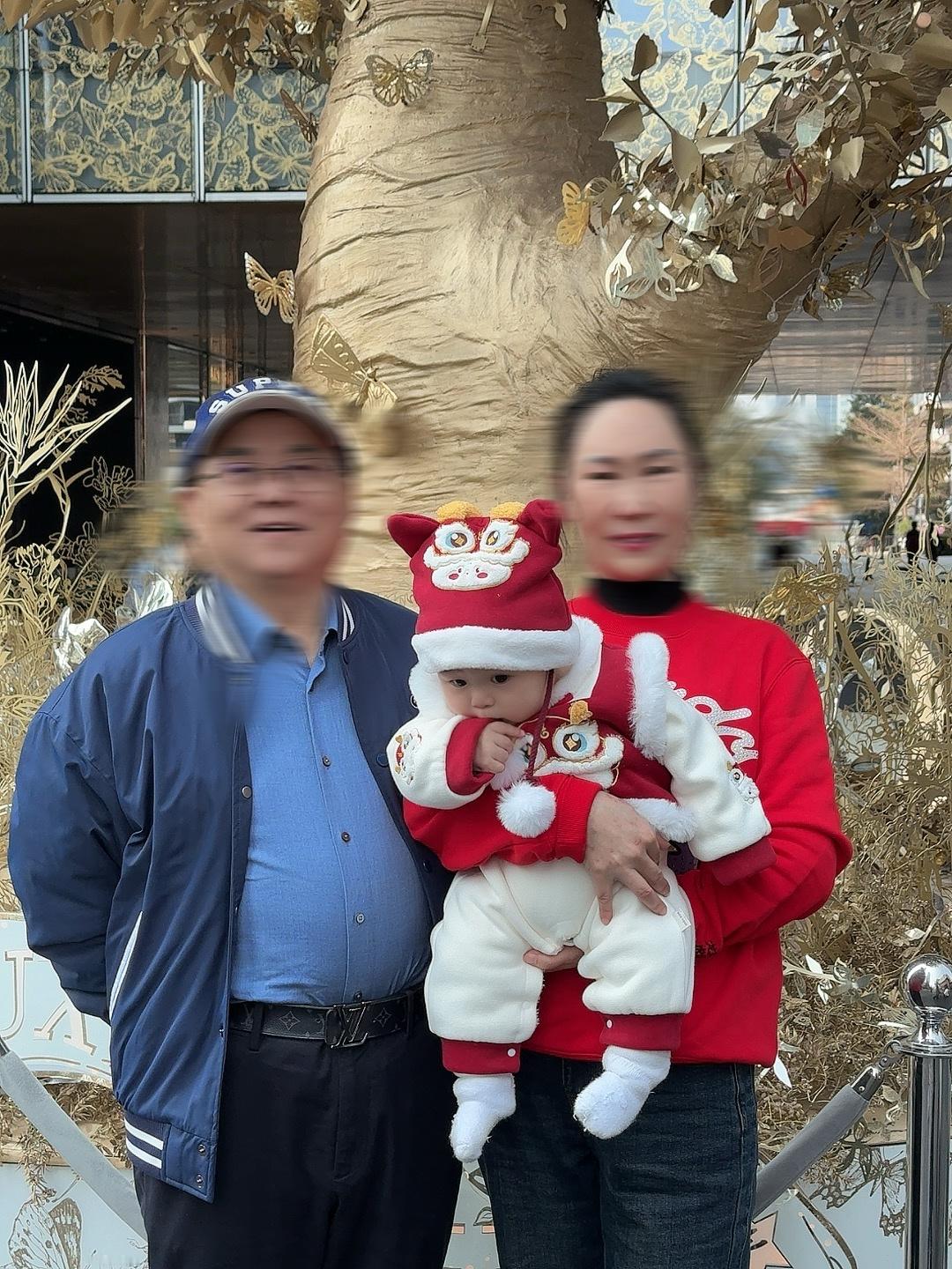 每次有人说机宝像太后的时候，我就想说机宝像我爸啊像我爸啊！！！！（附上几张机宝还