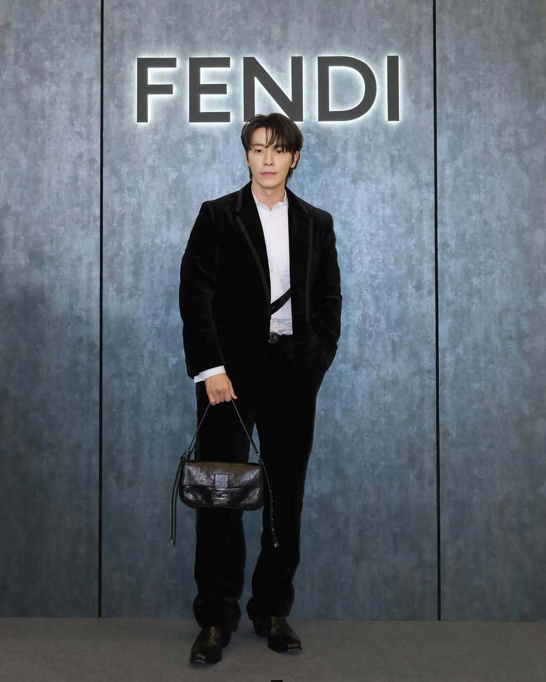 “CB百蓝_。260724李东海 IG更新：FENDI 