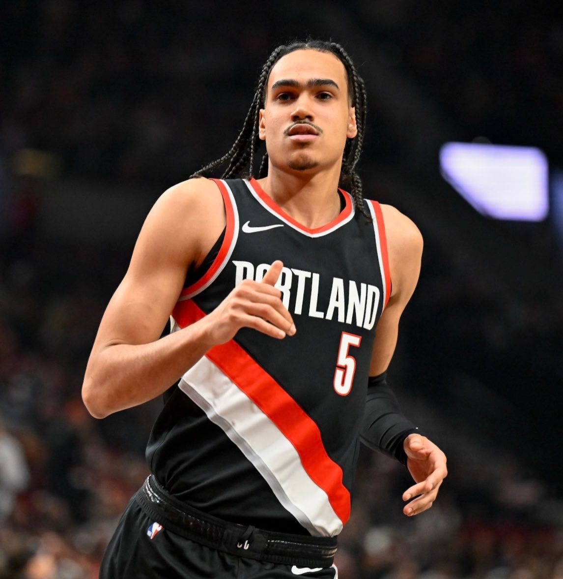 随队记者：据球队消息人士透露，达拉诺·班顿将与洛杉矶快船队签下一份为期10天的合