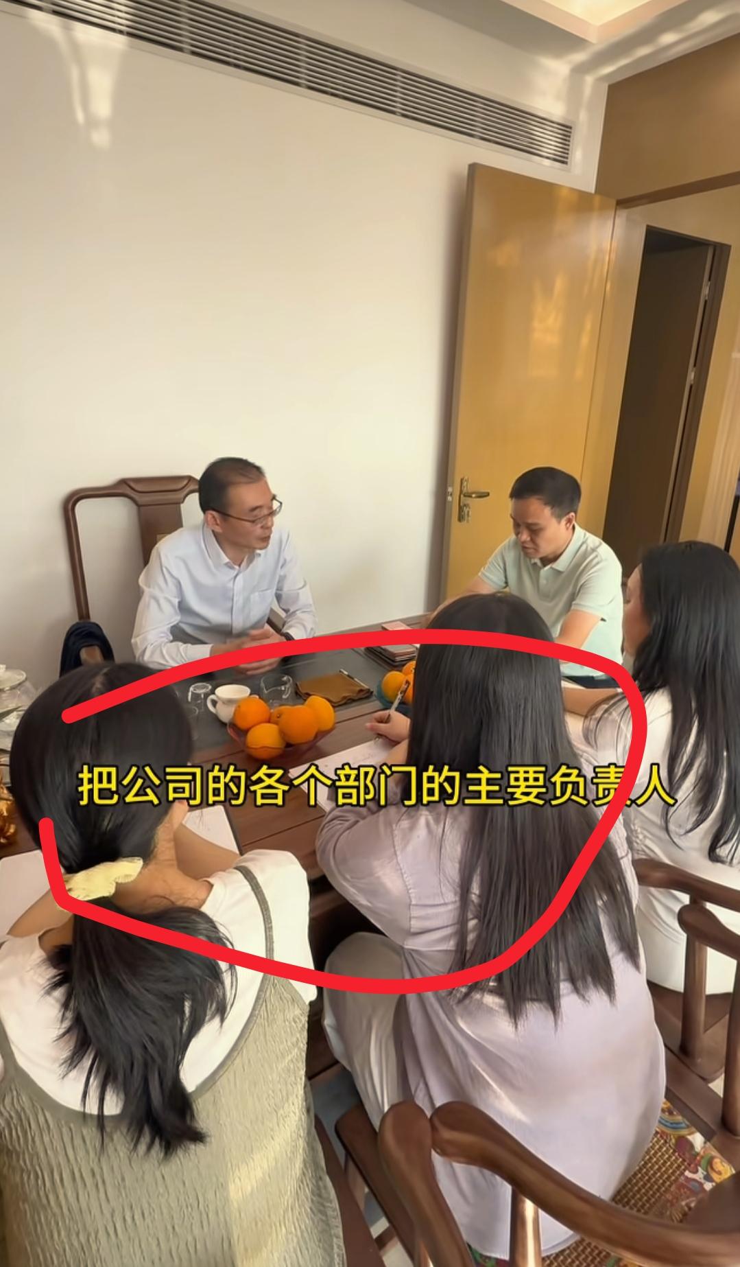 预料到了谢浩楠爸爸老谢可能会要出远门
也预料到了他会交代公司里具体的事务
但万万