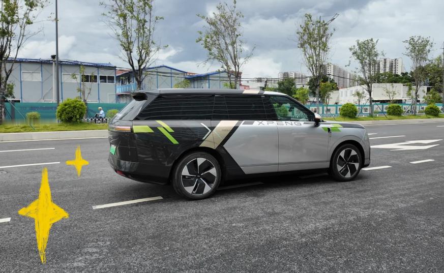 小鹏Robotaxi 正式启动员工内测，创始人何小鹏称这是从新能源汽车迈向“机器